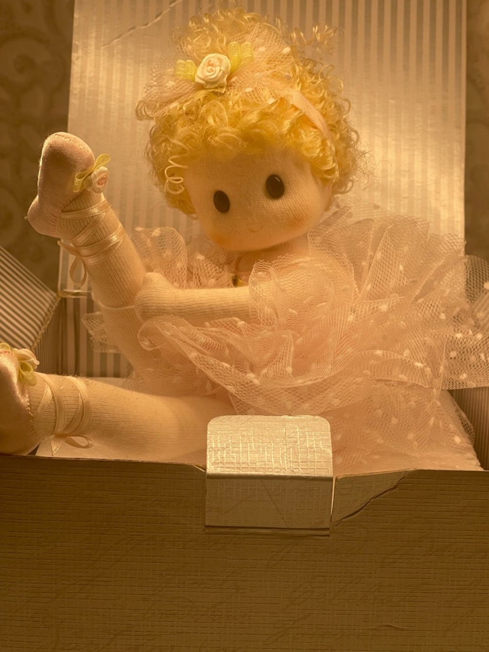 Sweet Pink BALLERINA Music Box Doll w/Tulle TuTu & adorable Curls. Collectible!